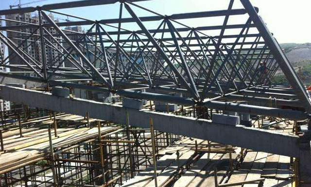 晋城简述网架公司的黑色压型钢板的吊装步履